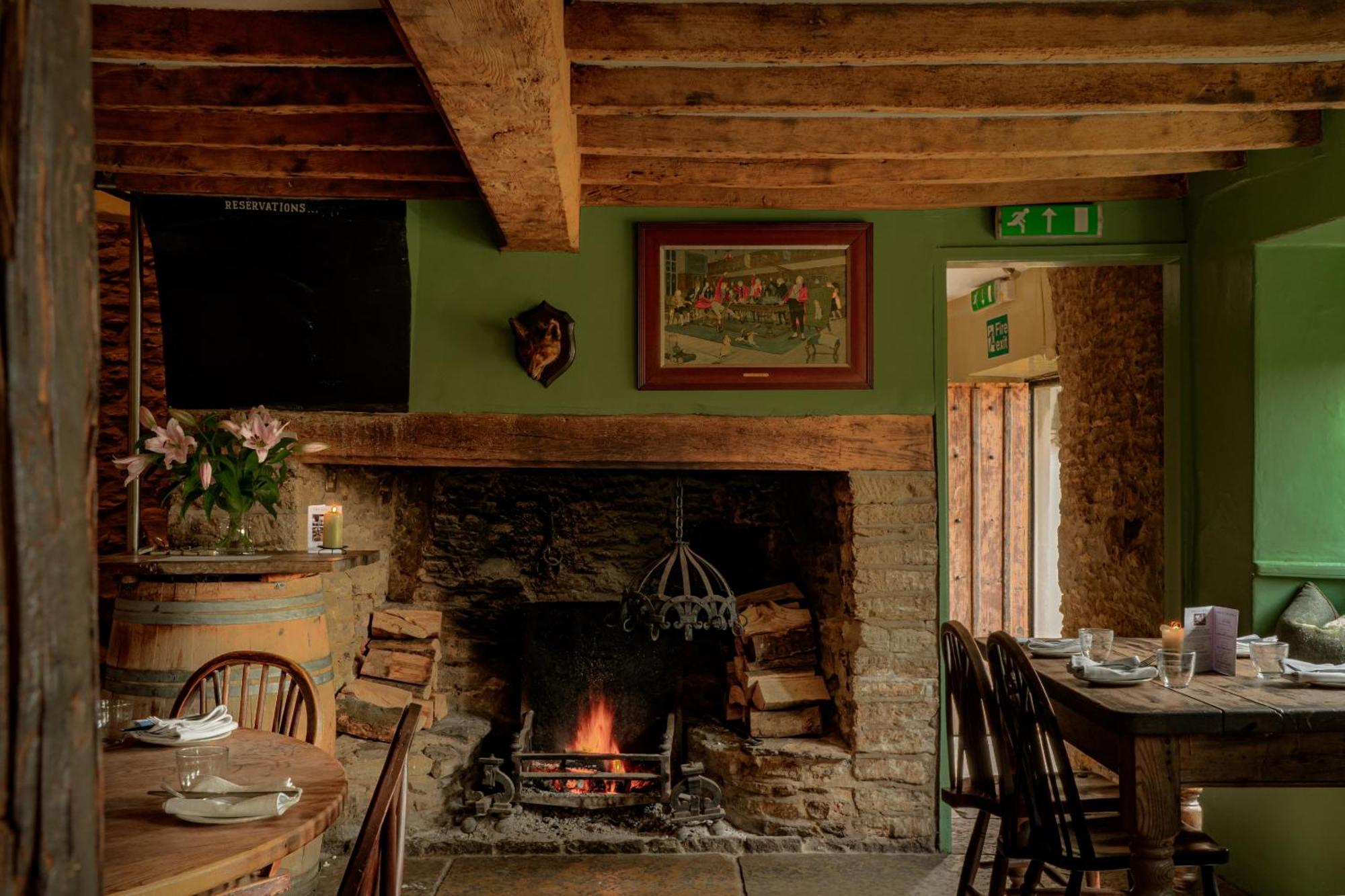The Bell Inn Lechlade Kültér fotó